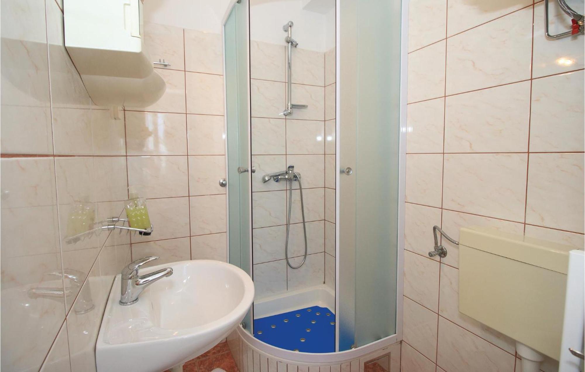Amazing Apartment In Kastel Sucurac With Kitchen Kastela Ngoại thất bức ảnh