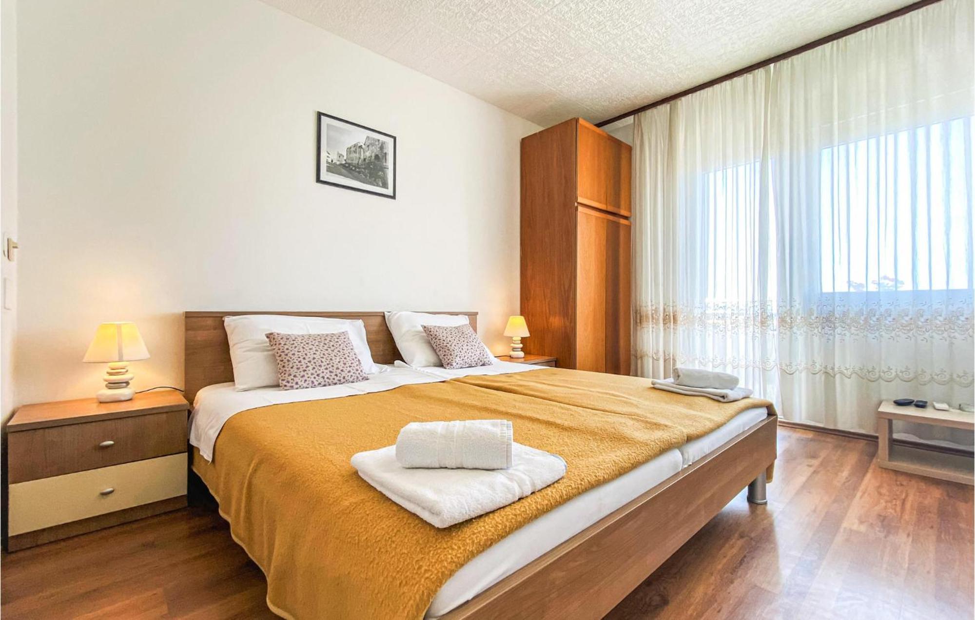 Amazing Apartment In Kastel Sucurac With Kitchen Kastela Ngoại thất bức ảnh