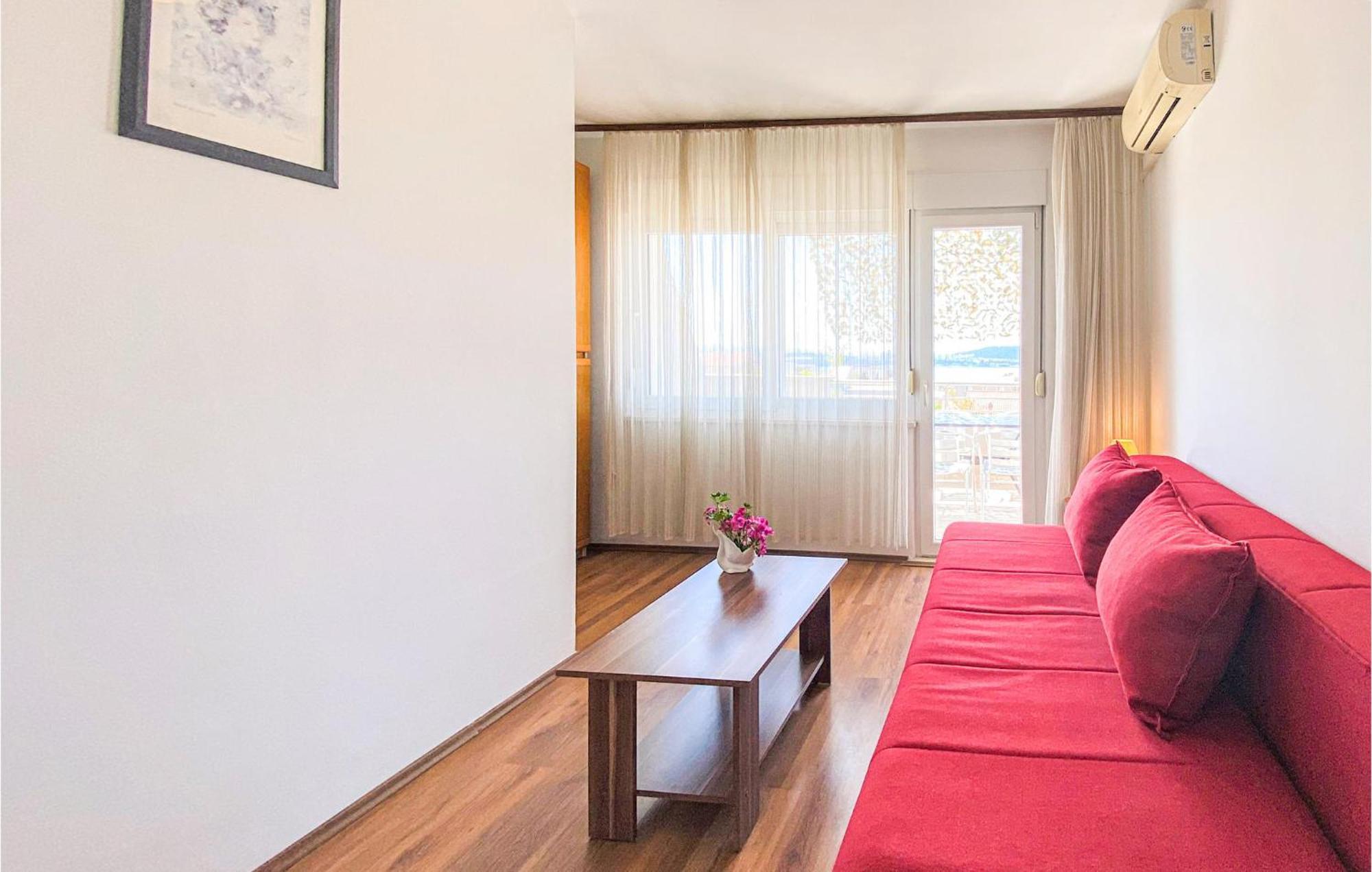 Amazing Apartment In Kastel Sucurac With Kitchen Kastela Ngoại thất bức ảnh
