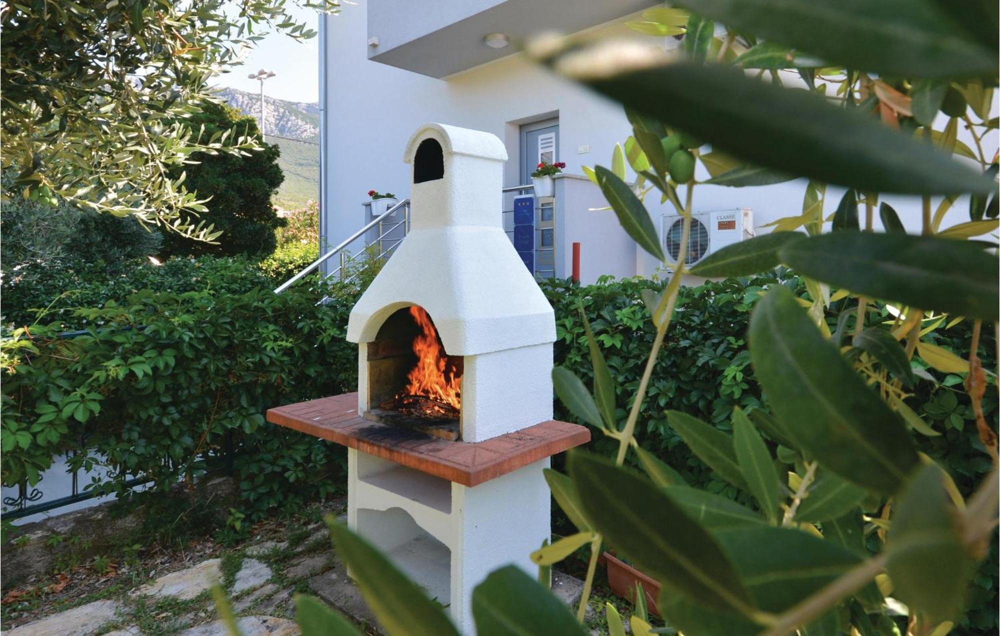 Amazing Apartment In Kastel Sucurac With Kitchen Kastela Ngoại thất bức ảnh