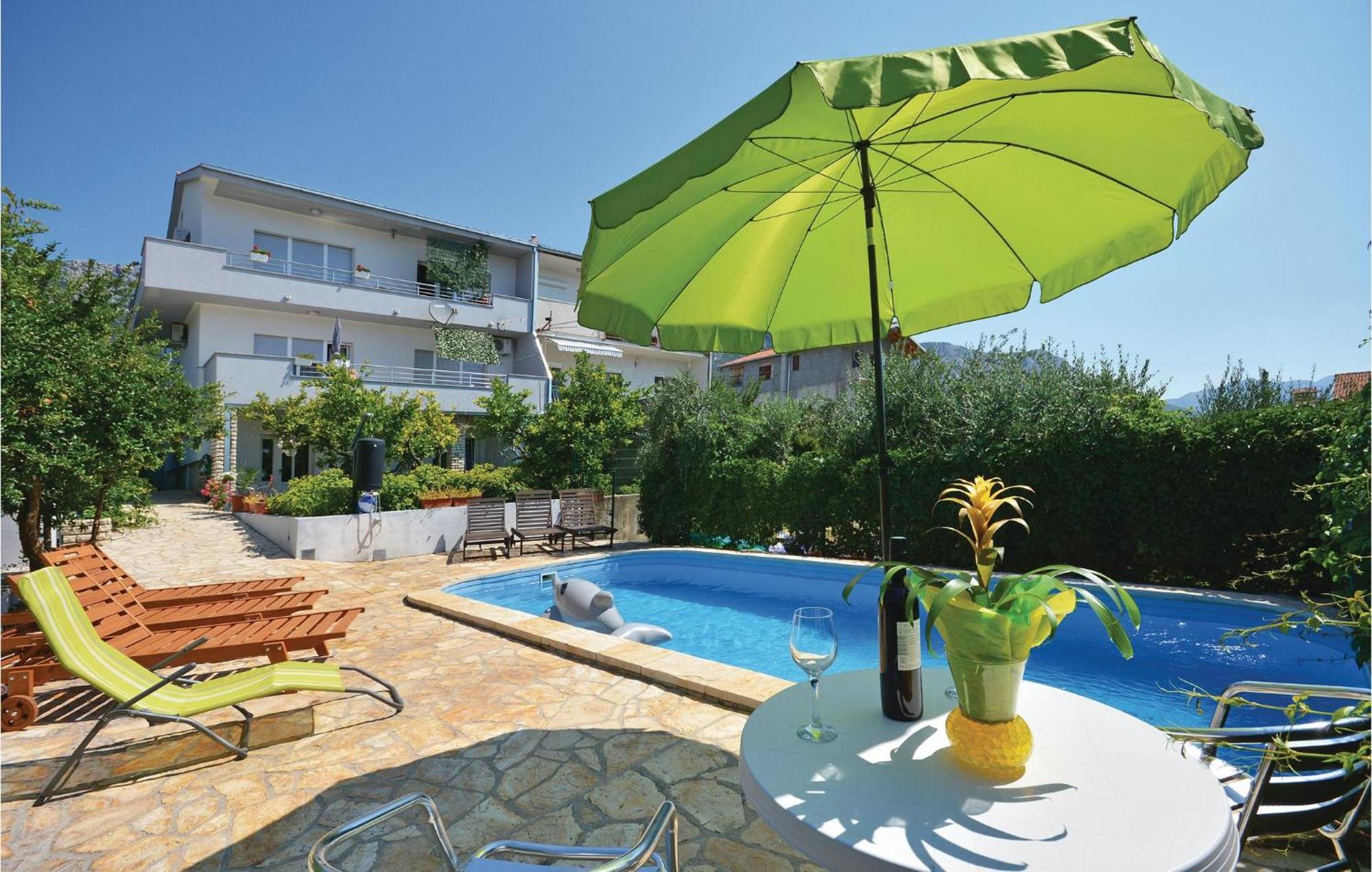 Amazing Apartment In Kastel Sucurac With Kitchen Kastela Ngoại thất bức ảnh