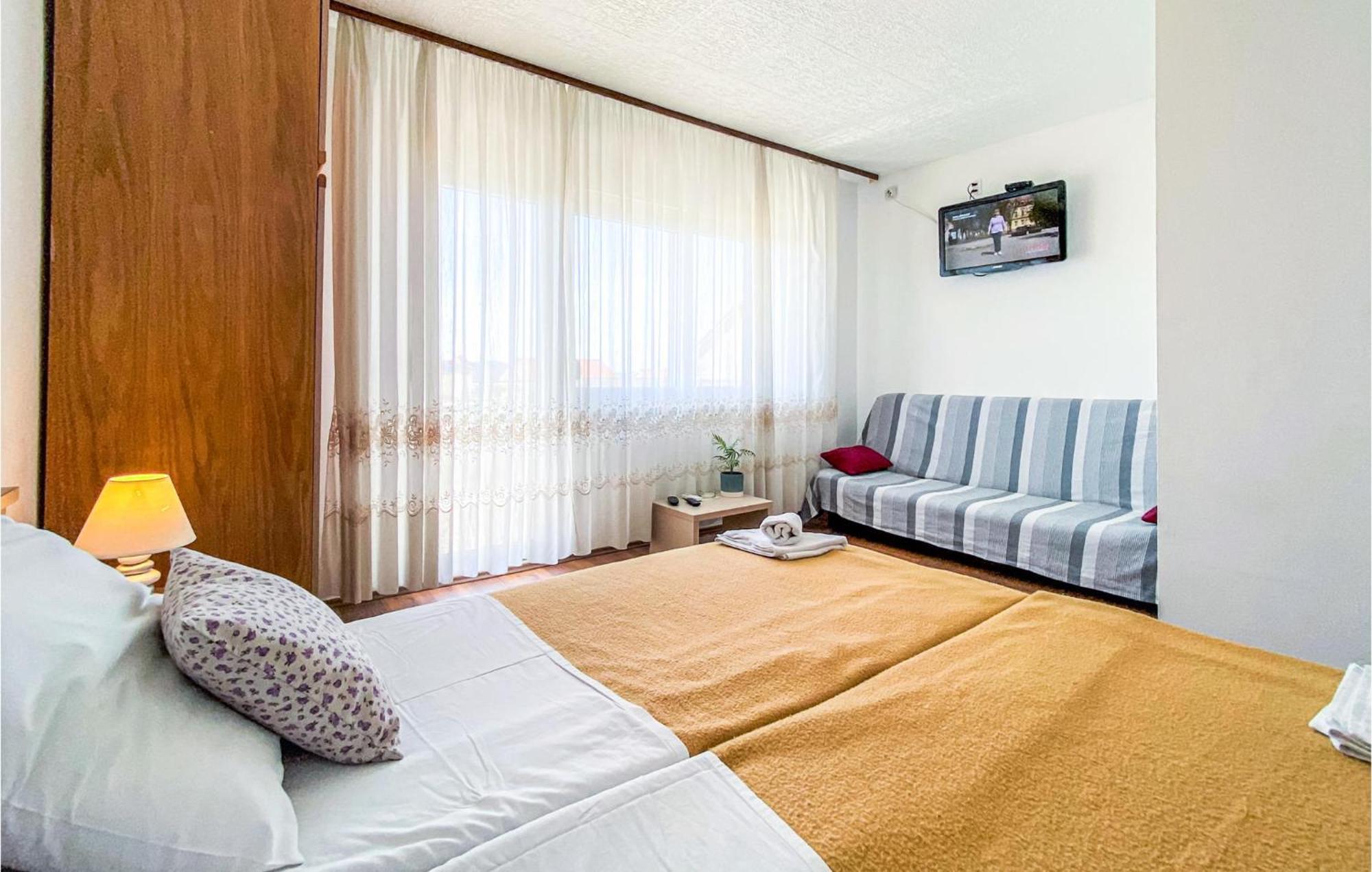 Amazing Apartment In Kastel Sucurac With Kitchen Kastela Ngoại thất bức ảnh