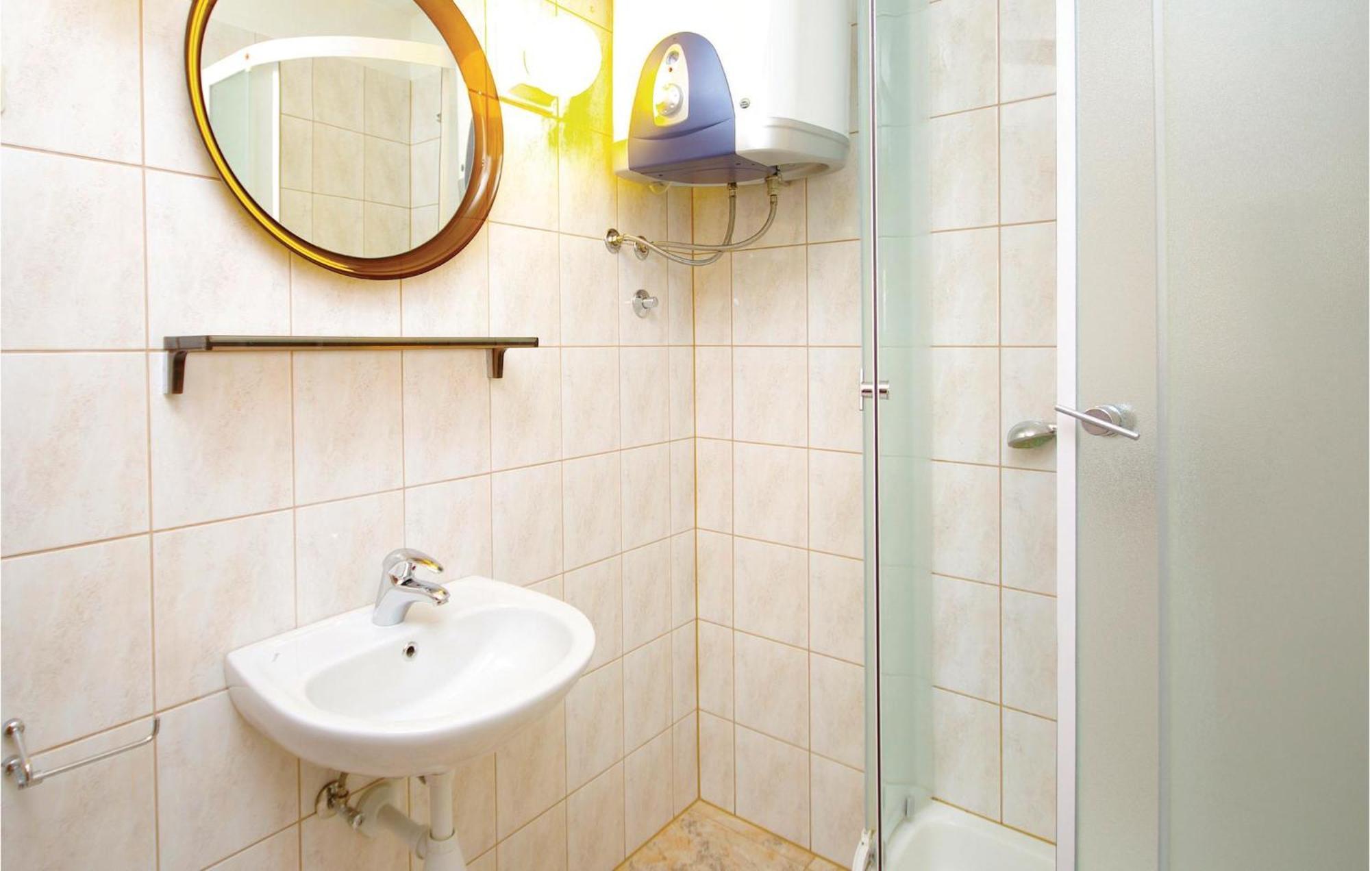 Amazing Apartment In Kastel Sucurac With Kitchen Kastela Ngoại thất bức ảnh
