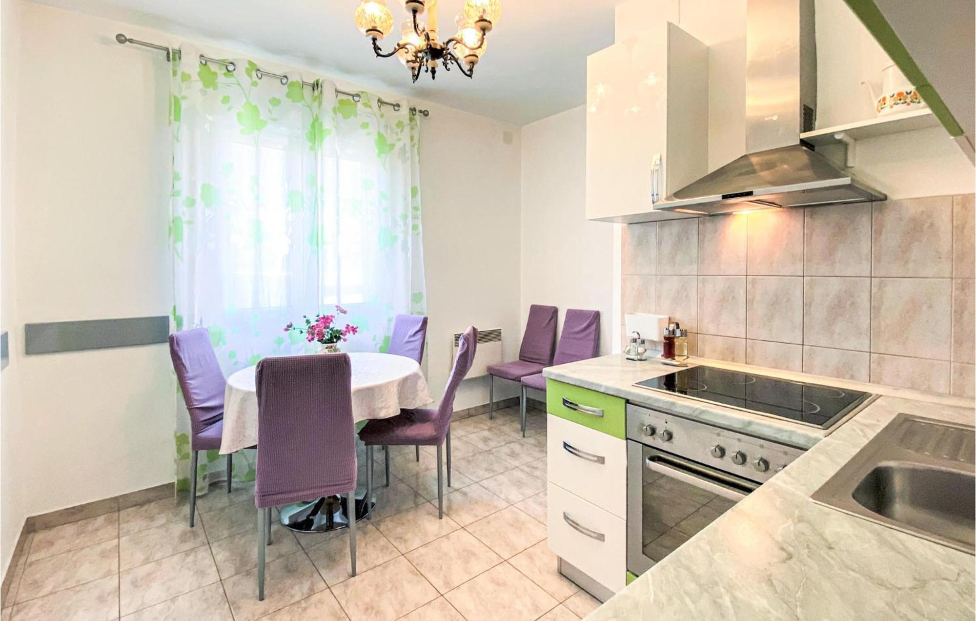 Amazing Apartment In Kastel Sucurac With Kitchen Kastela Ngoại thất bức ảnh